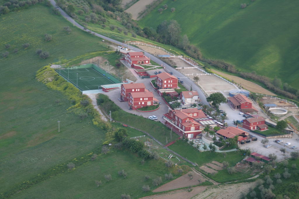 Hotel Fattoria Cerreto à Mosciano SantʼAngelo Extérieur photo