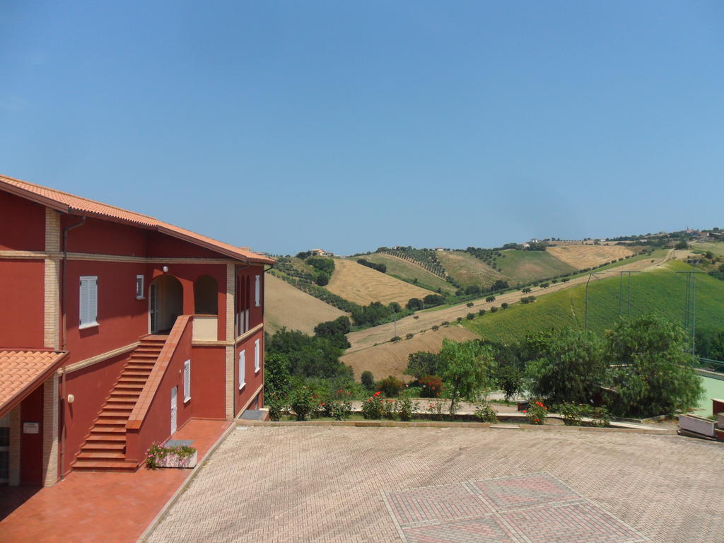 Hotel Fattoria Cerreto à Mosciano SantʼAngelo Extérieur photo