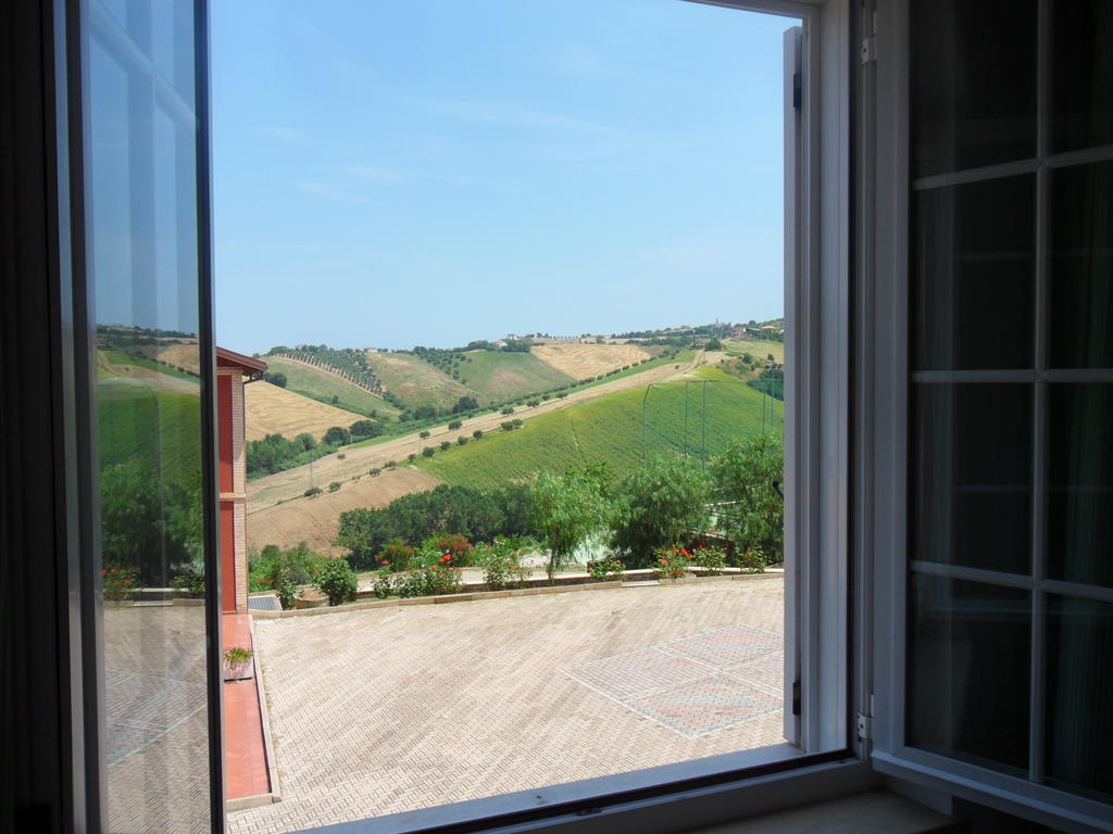 Hotel Fattoria Cerreto à Mosciano SantʼAngelo Chambre photo