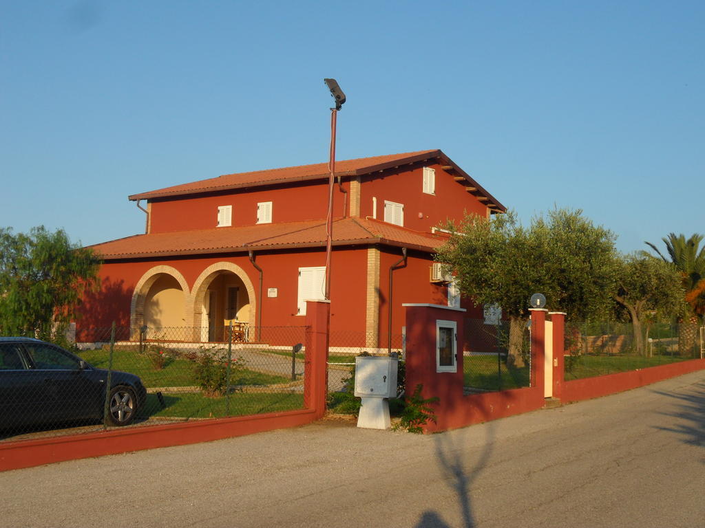 Hotel Fattoria Cerreto à Mosciano SantʼAngelo Extérieur photo
