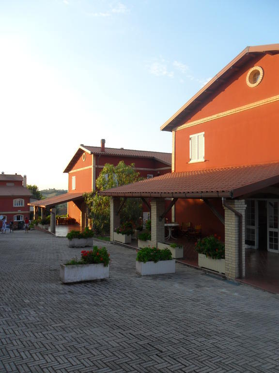 Hotel Fattoria Cerreto à Mosciano SantʼAngelo Extérieur photo