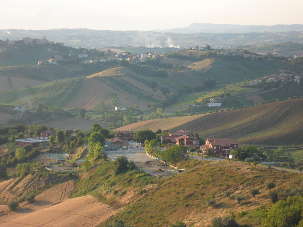 Hotel Fattoria Cerreto à Mosciano SantʼAngelo Extérieur photo