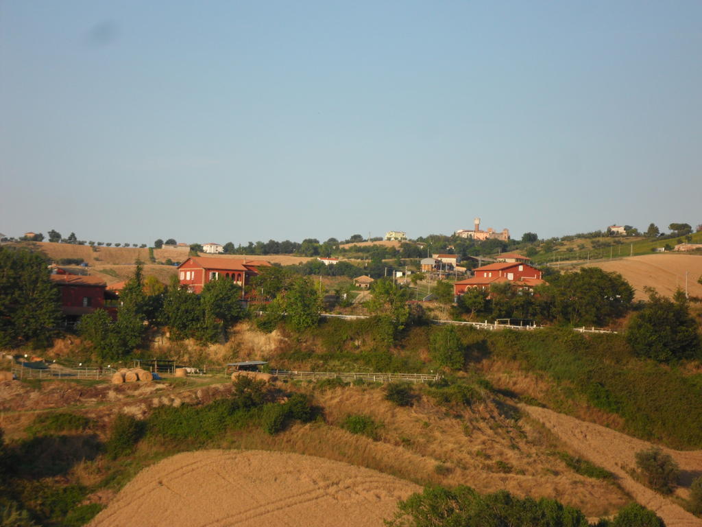 Hotel Fattoria Cerreto à Mosciano SantʼAngelo Extérieur photo