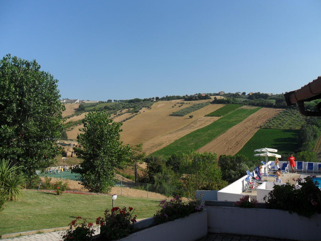 Hotel Fattoria Cerreto à Mosciano SantʼAngelo Extérieur photo