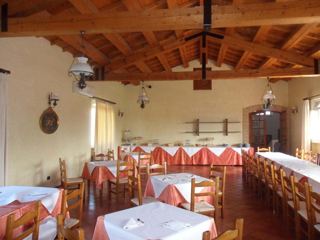 Hotel Fattoria Cerreto à Mosciano SantʼAngelo Extérieur photo